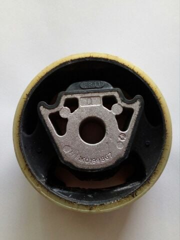 İTHAL 1K0199867 | Seat Leon 2004-2010 Model Arası Travers Takozu Alt Ürün